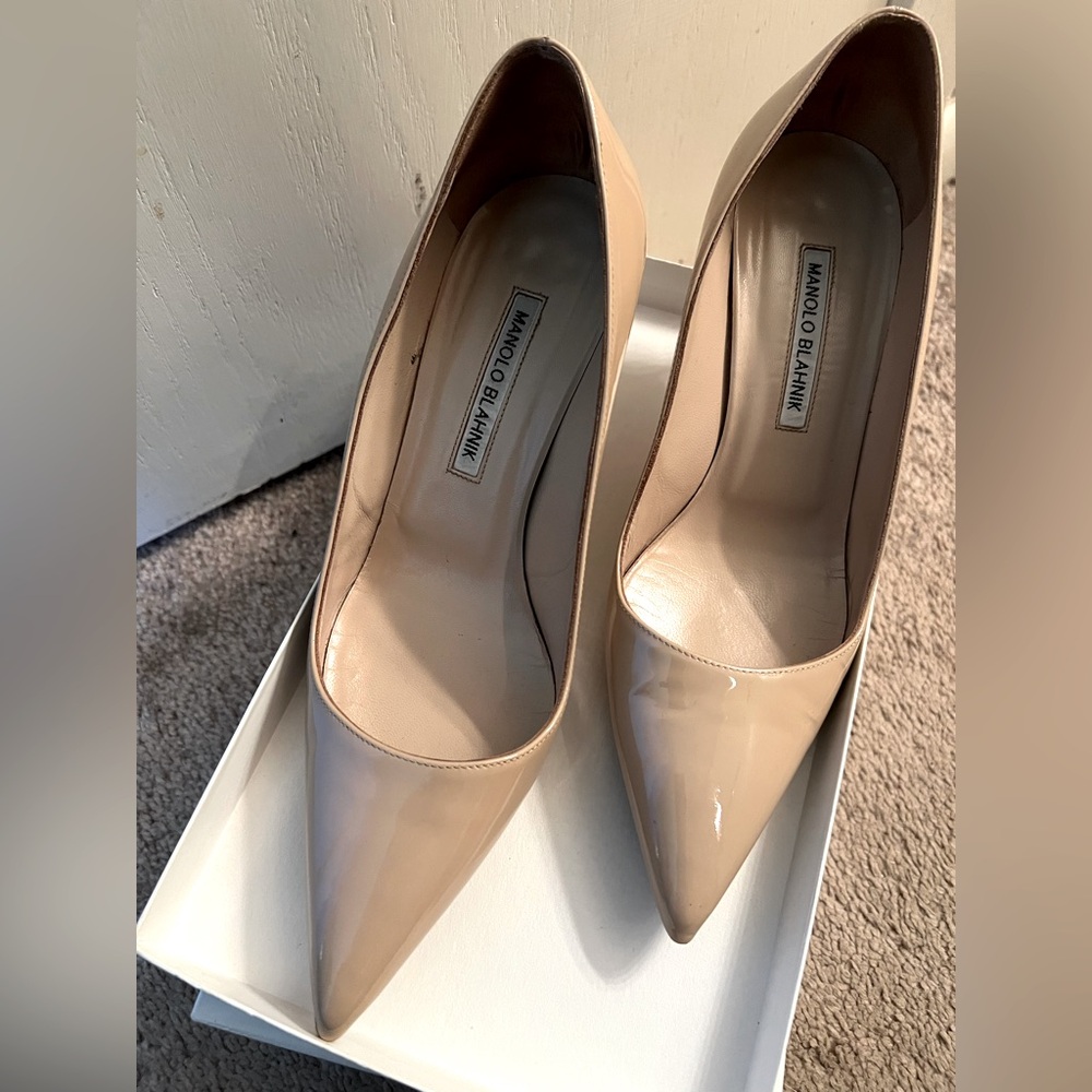 Manolo Blahnik Nude Patent Heels